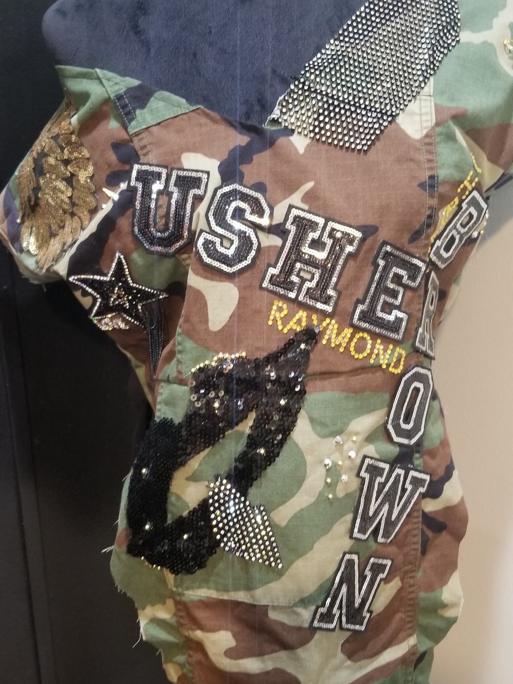 Embellished Camo Patchwork Top with 'USHER' And CHRIS BROWN CONCERT Graphic - Picture 4 of 5